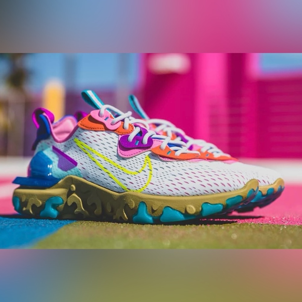 NEW- NIKE Women’s NSW React Vision 8